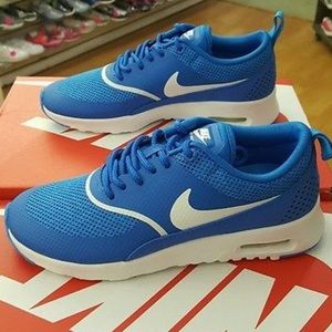 Nike Thea